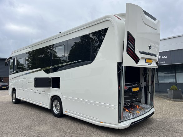 Concorde Liner 1090 GI Actros 428pk 1843 + Mini Garage