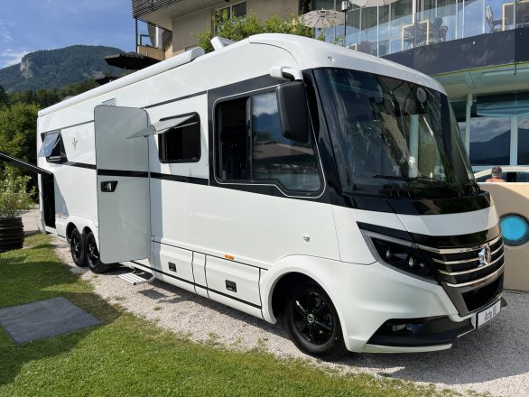 Niesmann+Bischoff NEW Arto 88E is Binnen met Mercedes Automaat