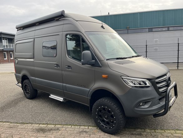 Hymer GRAND CANYON S 4X4 +Luchtvering VB Mercedes Automaat Slaapdak 4-persoons